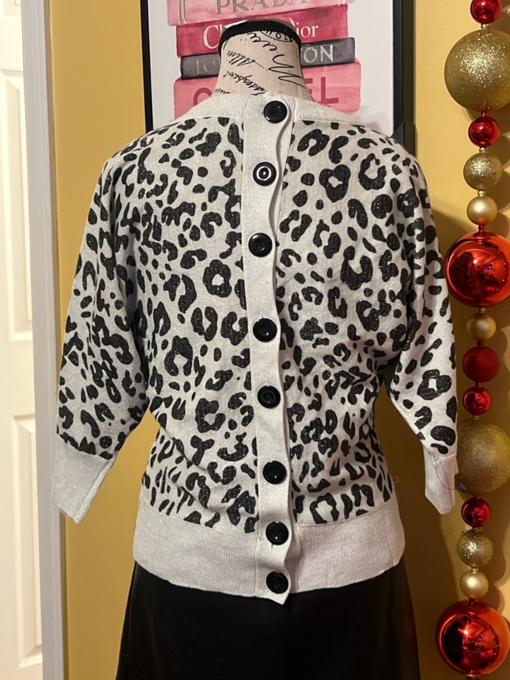 XOXO Black Leopard Print blouse with White Base  glitter women size m - Picture 10 of 10